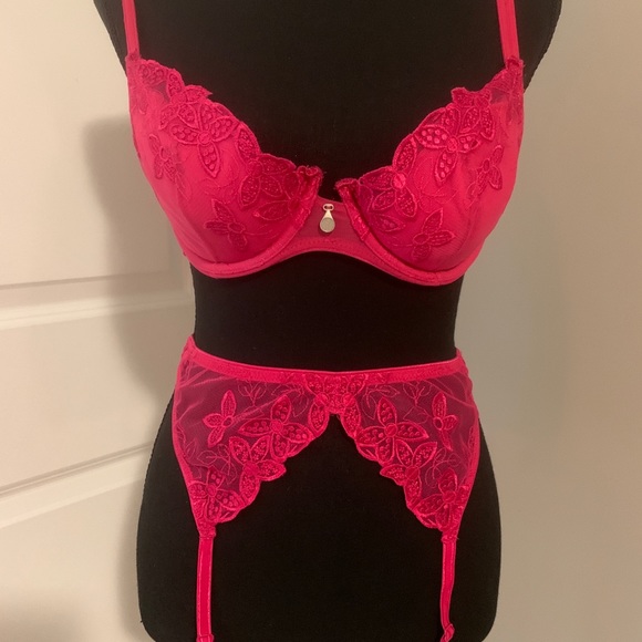 {2/$40} Vintage La SENZA Set, Fuchsia Bra & Garter - Picture 5 of 12